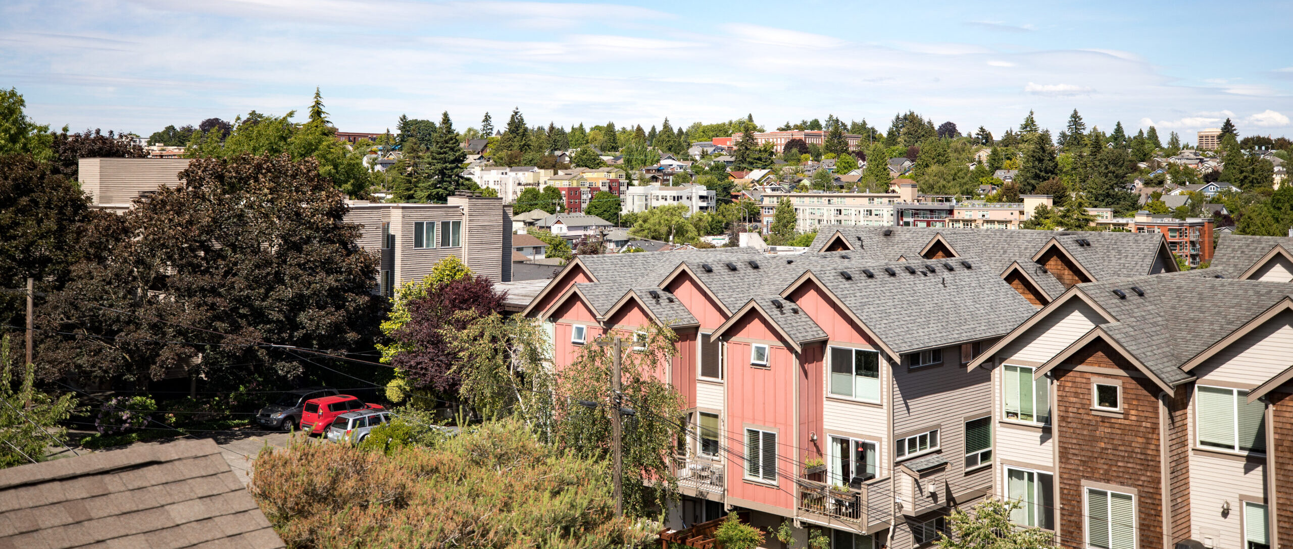houses with beautifuls sidins and roofs